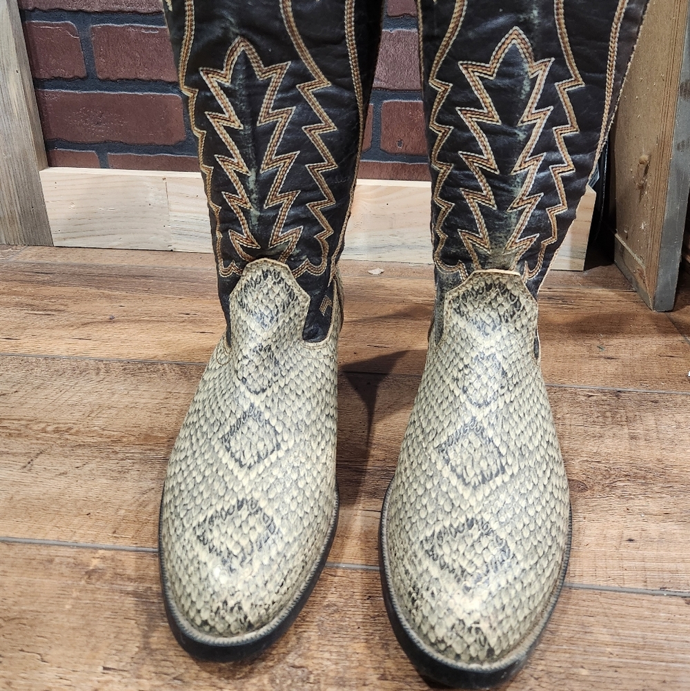 Fake Rattlesnake Cowboy Boots 10.5 Wide - Picture 3 of 7
